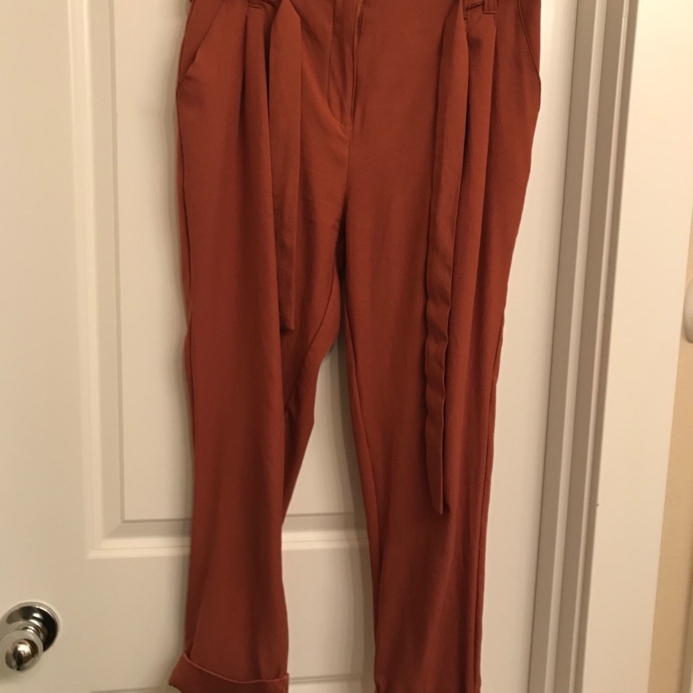 Slight paper bag trousers with pockets